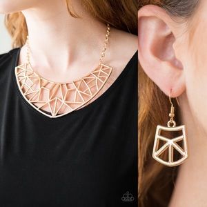 ❤️Strike While Haute Necklace Set